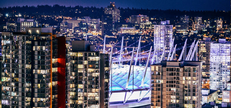 Vancouver is one of the largest cities in Canada but the downtown area, while large enough to service its 600,000 residents, is a small and accessible with everything at your fingertips. Cinemas, world class shopping, fine dining, music venues, theatres, sports 
